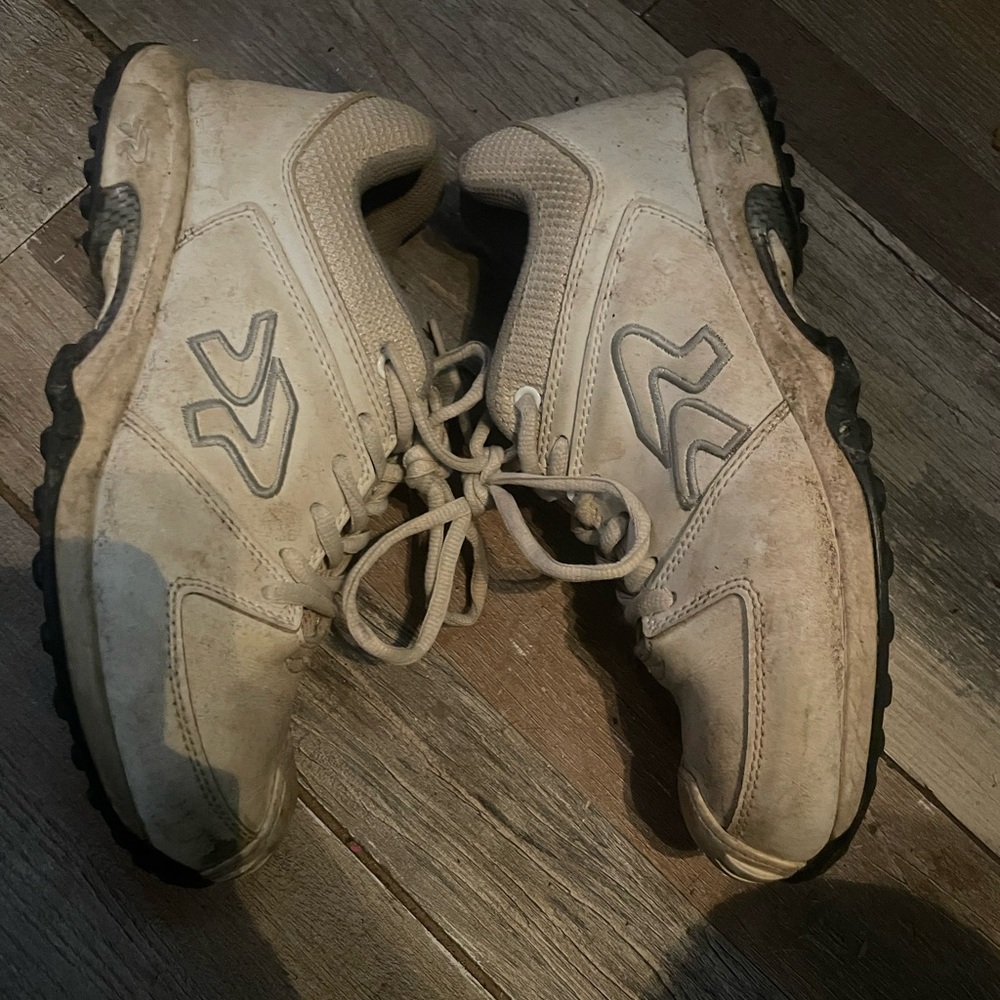 Woman’s flite softball turf shoes